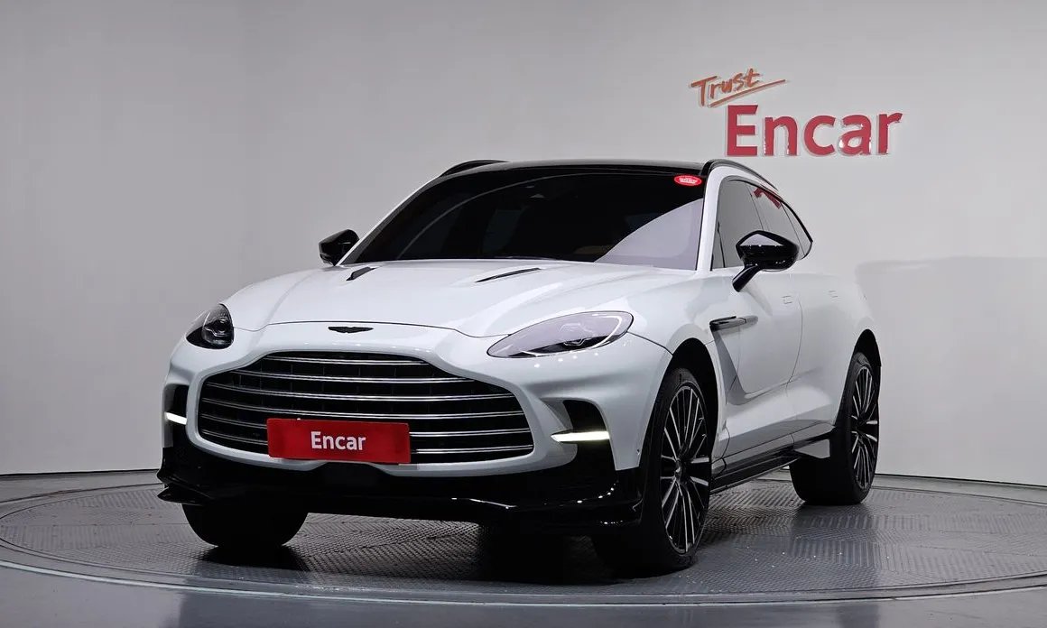 Aston Martin DBX 2023