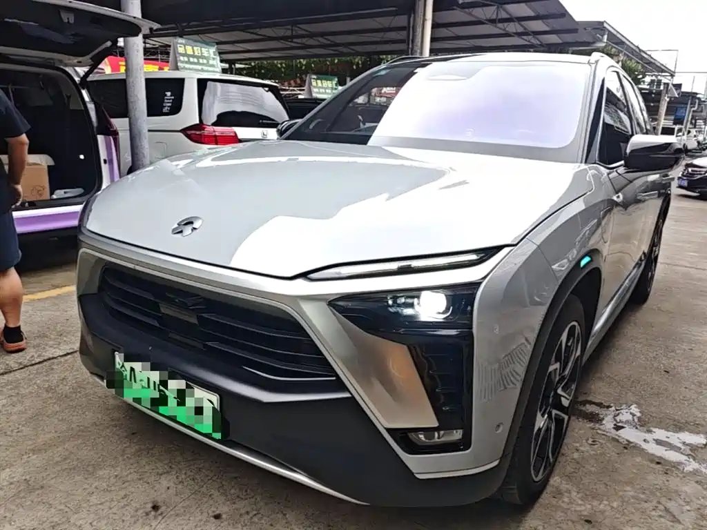 NIO ES8 2021