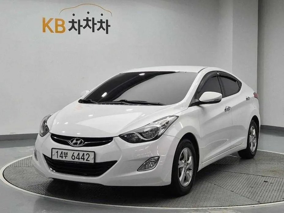 Hyundai AVANTE 2013