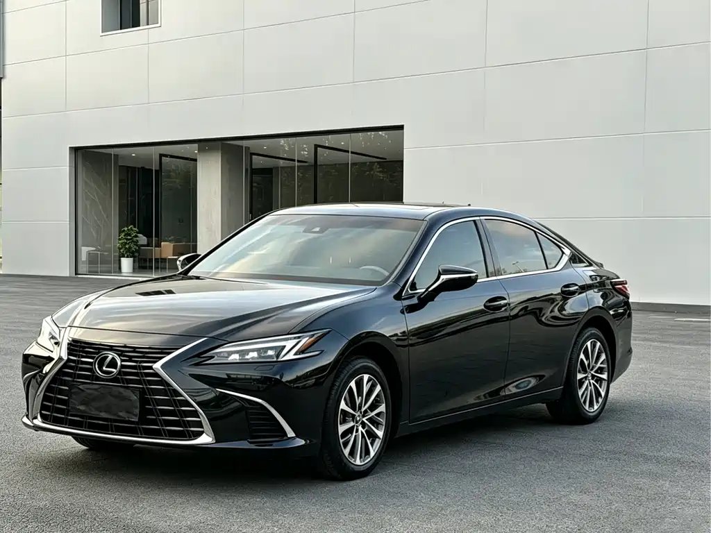 Lexus ES 2025