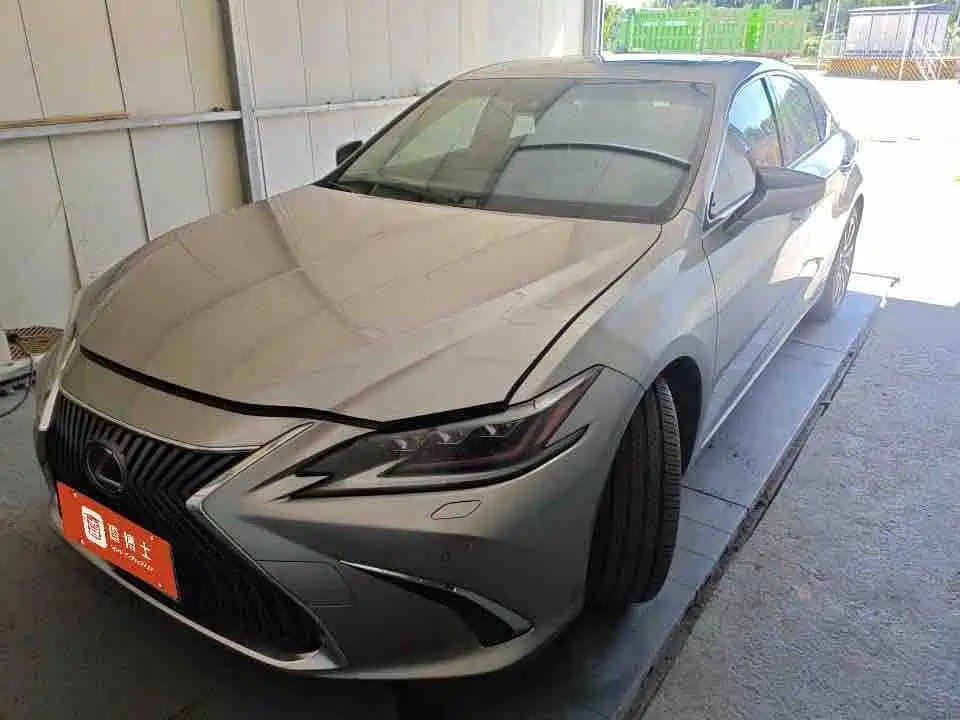 Lexus ES 2021