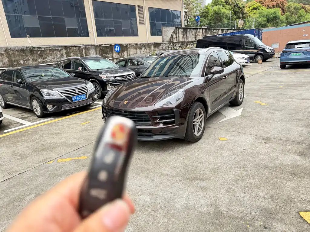 Porsche Macan 2021