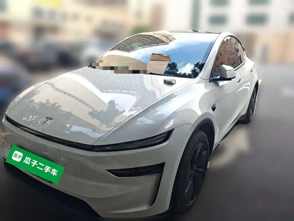 Tesla Model Y 2025