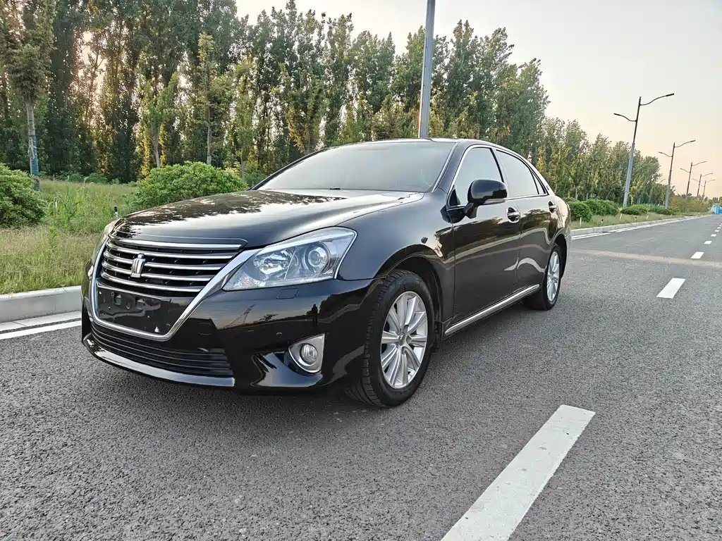 Toyota Crown 2013