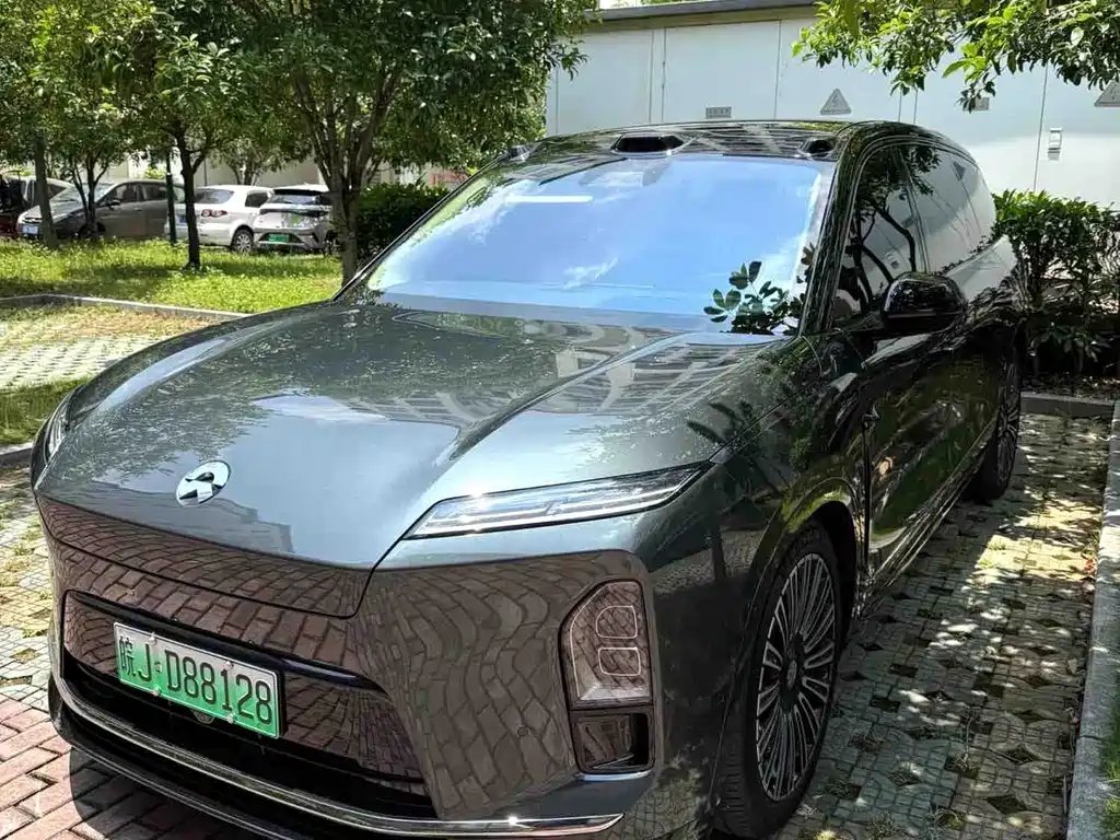 NIO ES8 2025