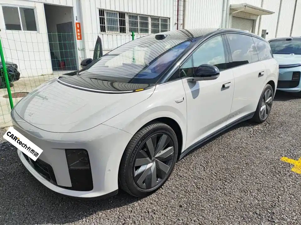 Li Auto Lii8 2025 — фото 1 из 5