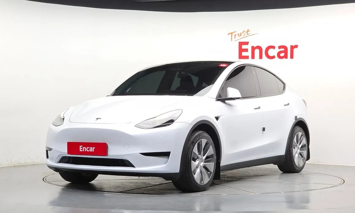 Tesla Model Y 2024