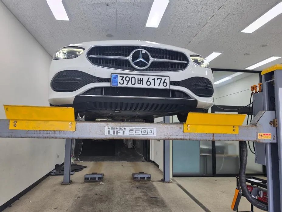 Mercedes-Benz C-Class 2024