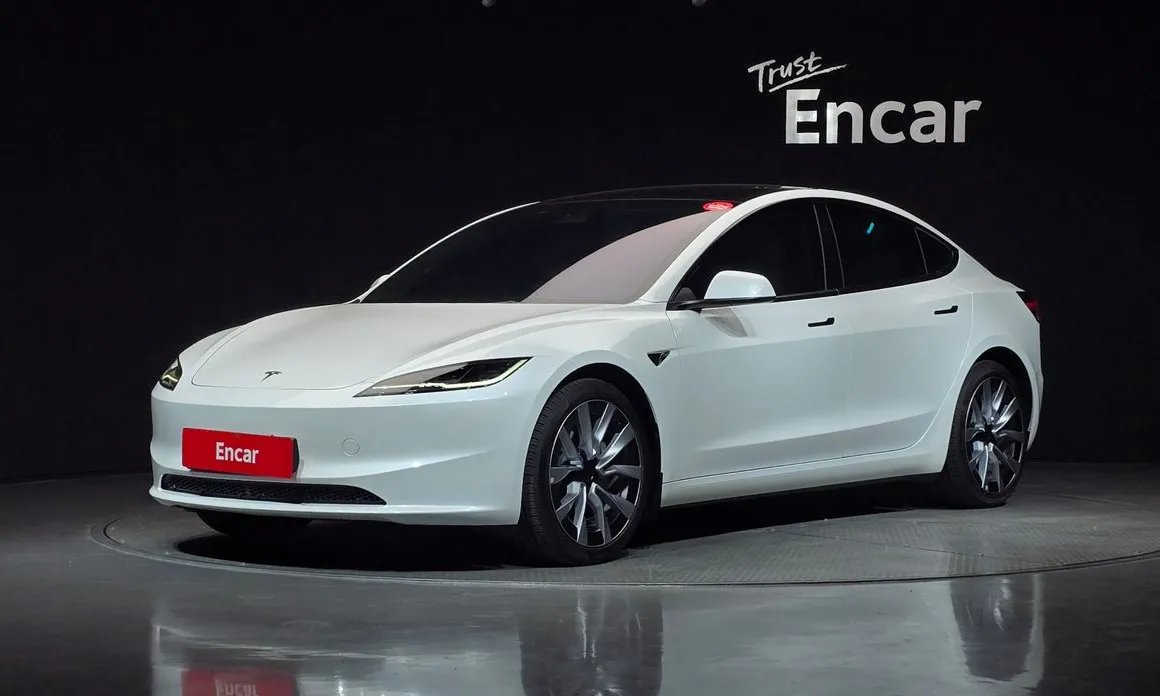 Tesla Model 3 2024