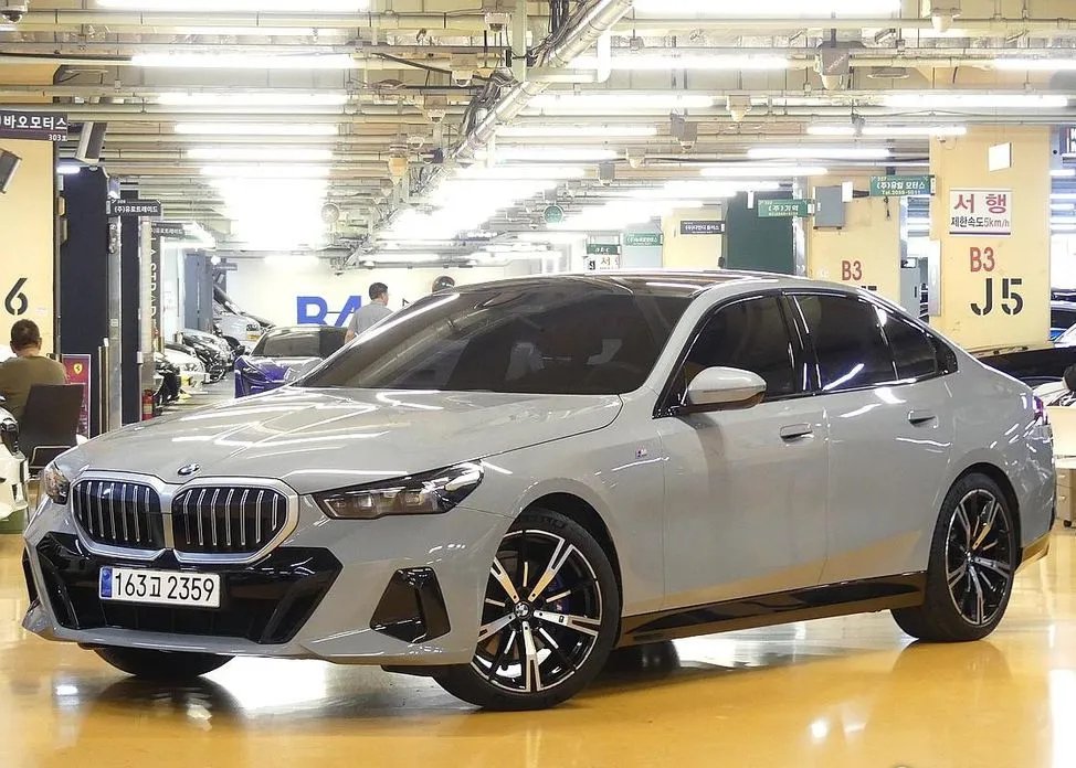 BMW 5-Series 2024