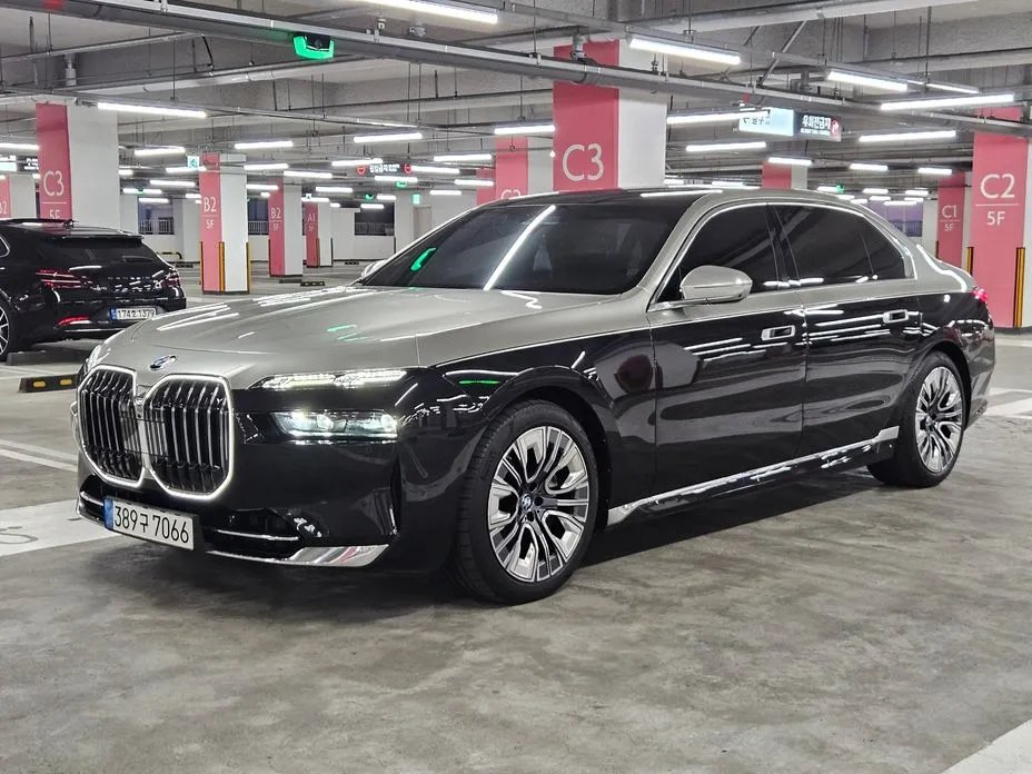 BMW 7-Series 2023