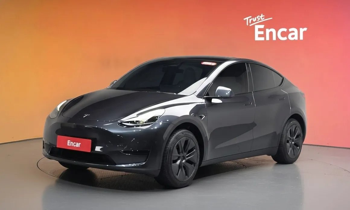 Tesla Model Y 2025
