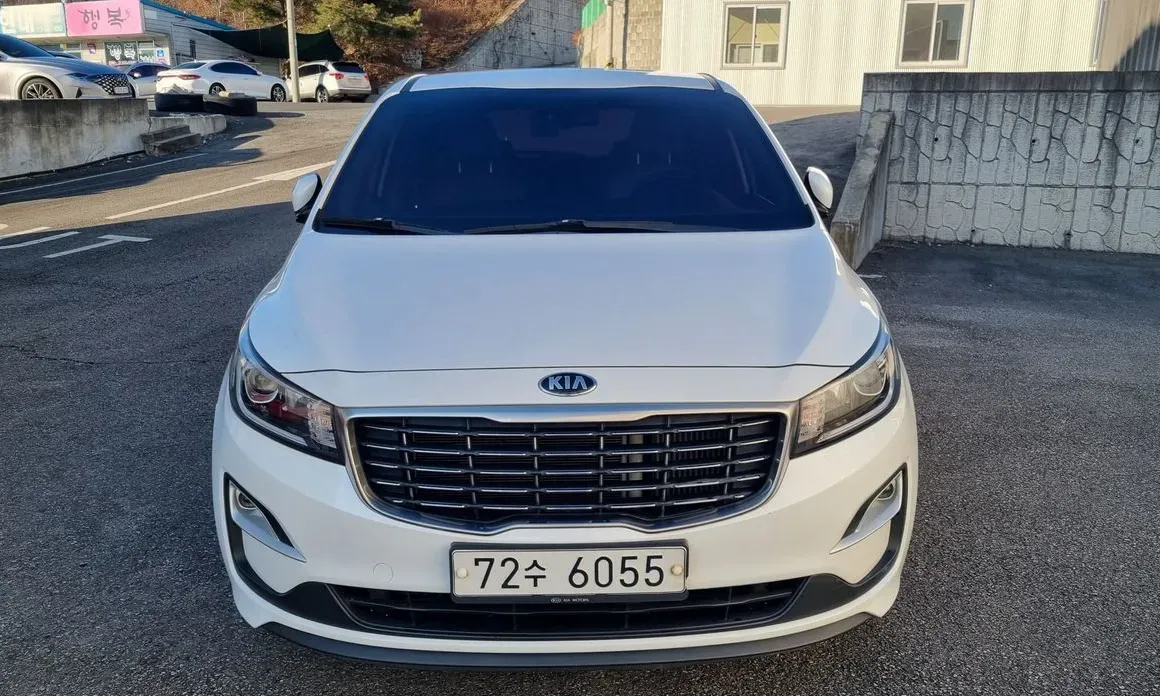 Kia Carnival 2020 — фото 1 из 15