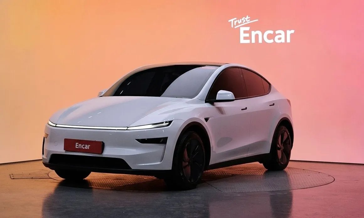 Tesla Model Y 2025