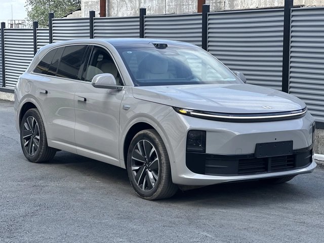 Li Auto L6 2025
