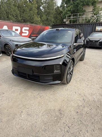 Li Auto L6 2025