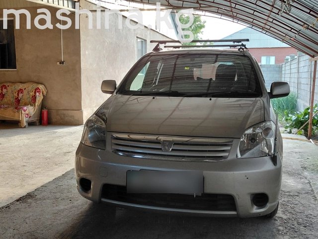 Toyota Raum II 2004
