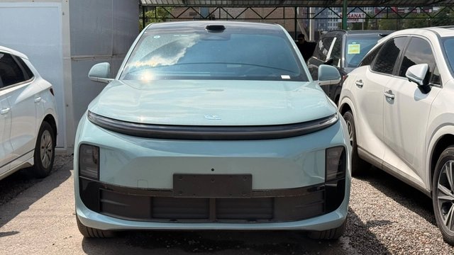 Li Auto L6 2025