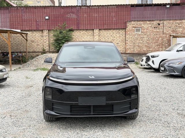 Li Auto L6 2025