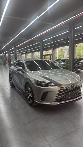 Lexus RX V 2025