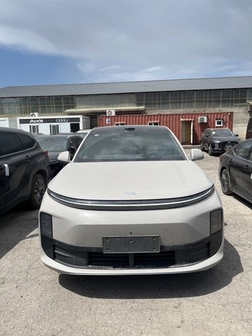 Li Auto L6 2025