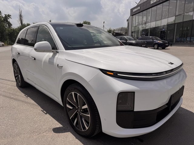 Li Auto L6 2025