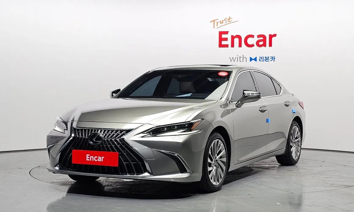 Lexus ES 2025