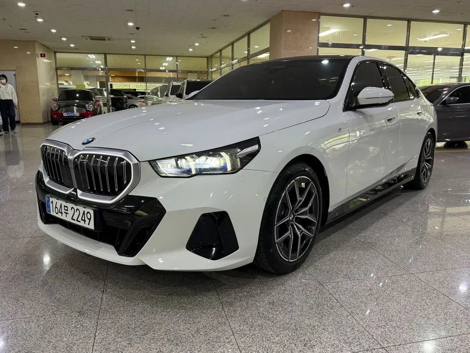 BMW 5-Series 2024