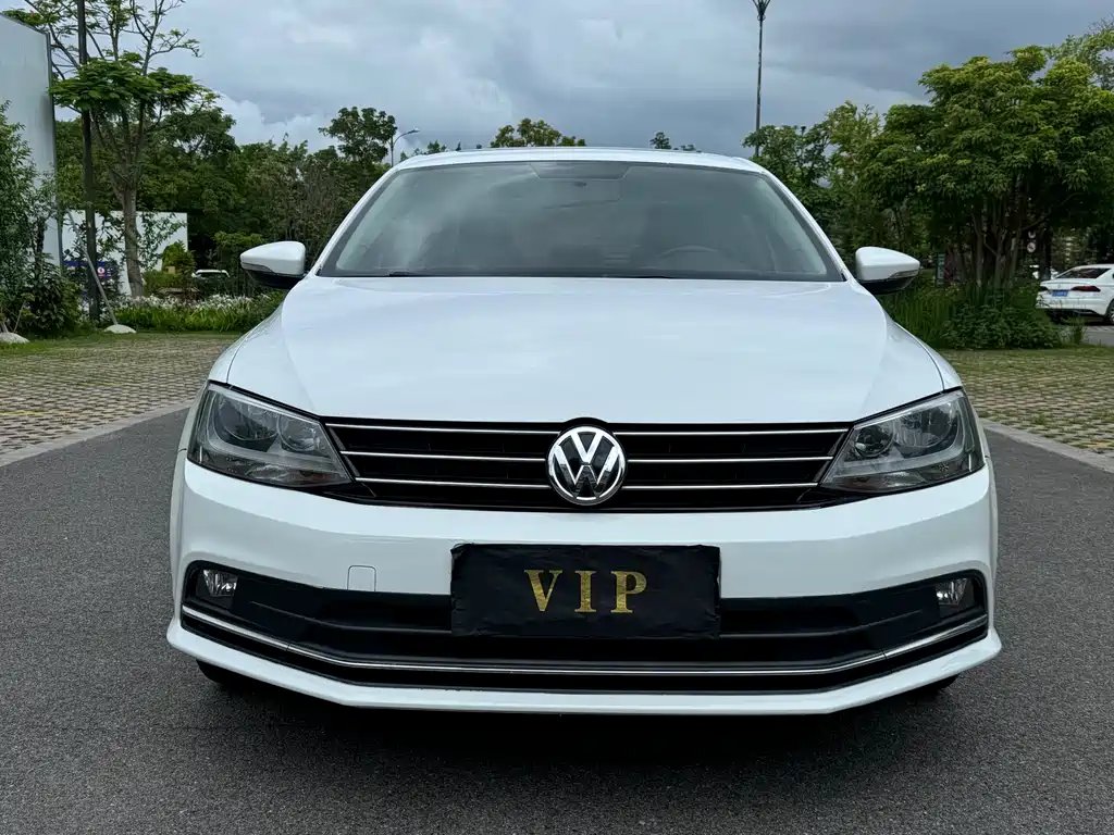 Volkswagen Sagitar 2016