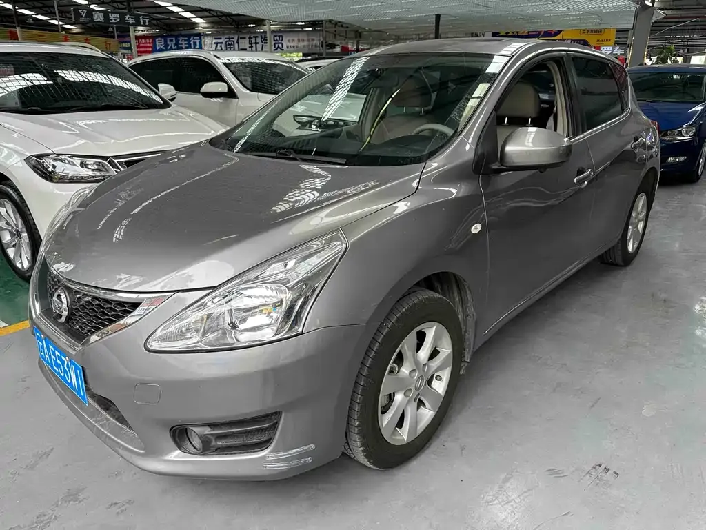 Nissan Tiida 2015 — фото 1 из 9