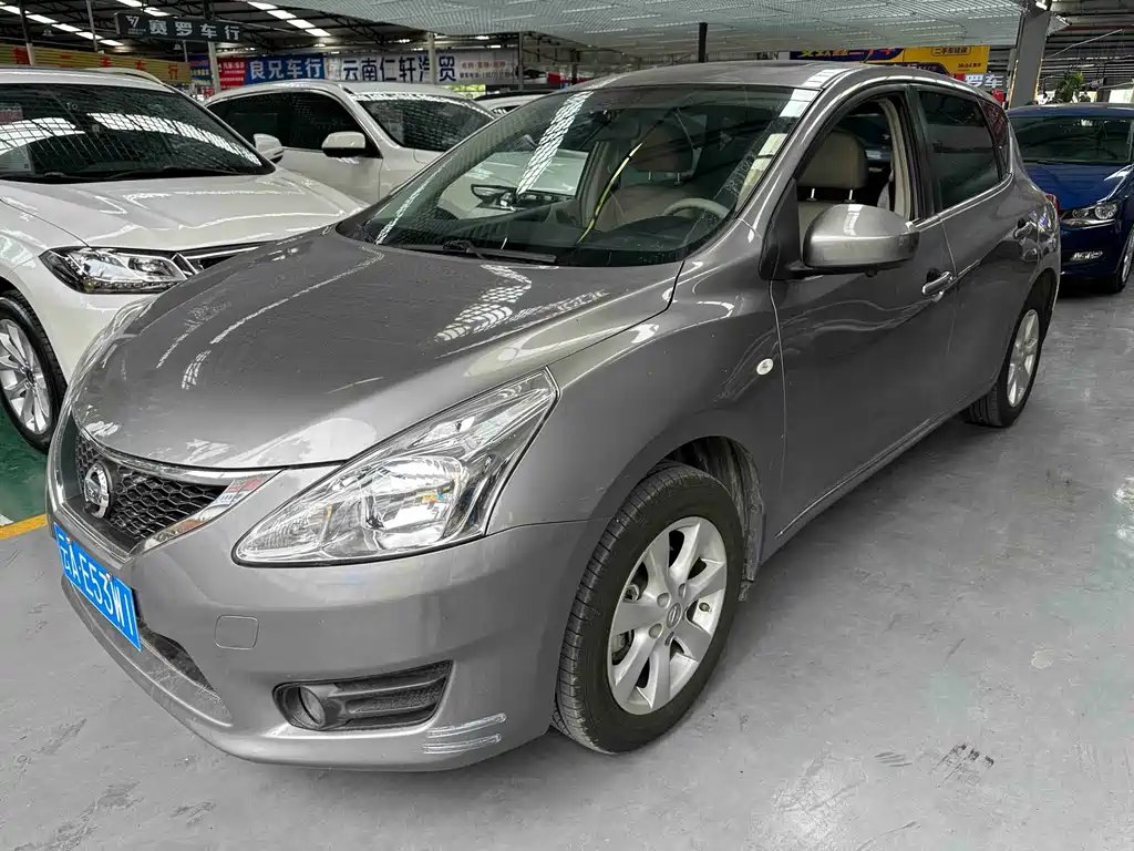 Nissan Tiida 2015