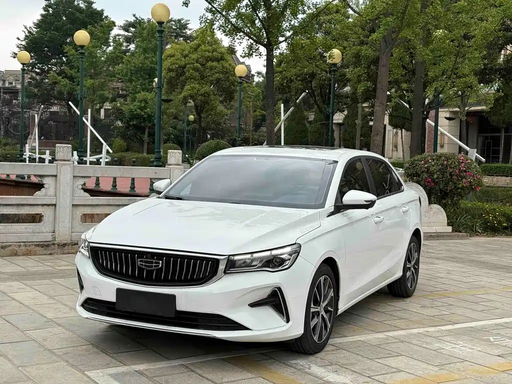 Geely Emgrand 2021