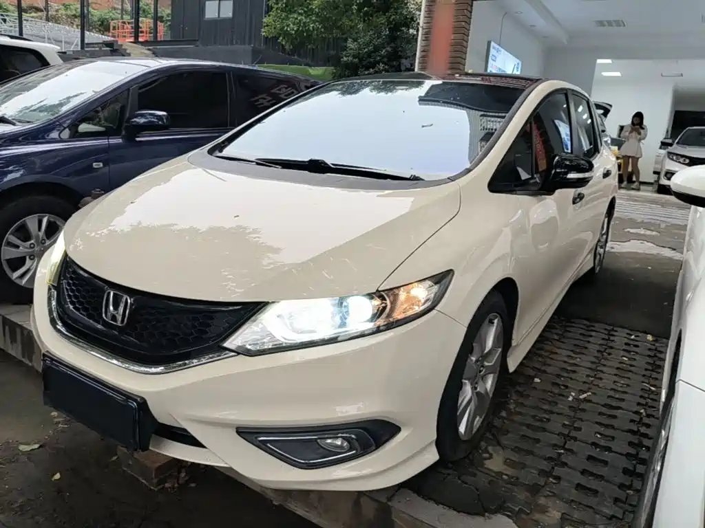 Honda Jade 2015