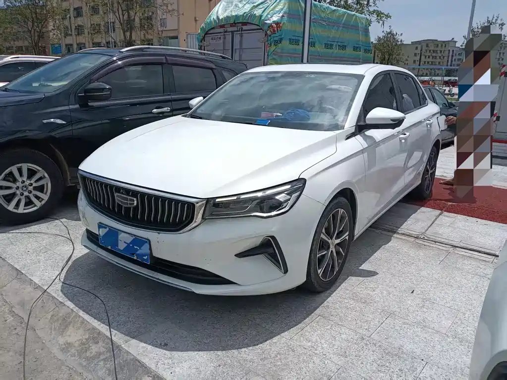 Geely Emgrand 2022