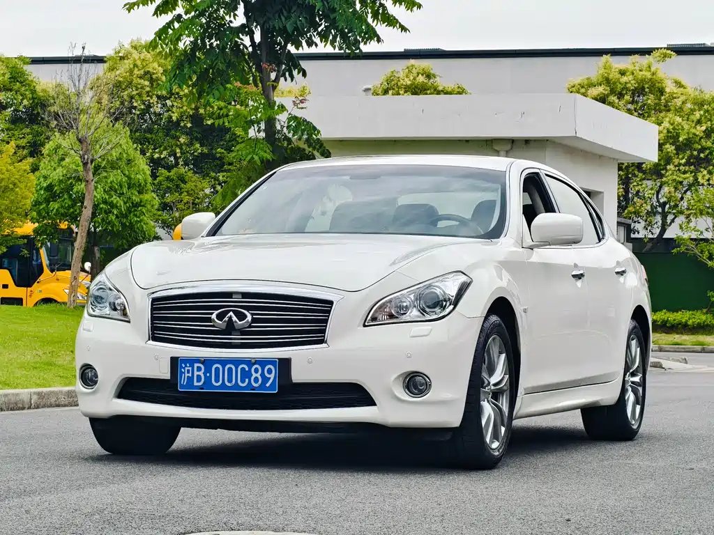 Infiniti Q70 2013