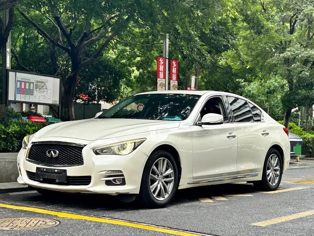 Infiniti Q50L 2015