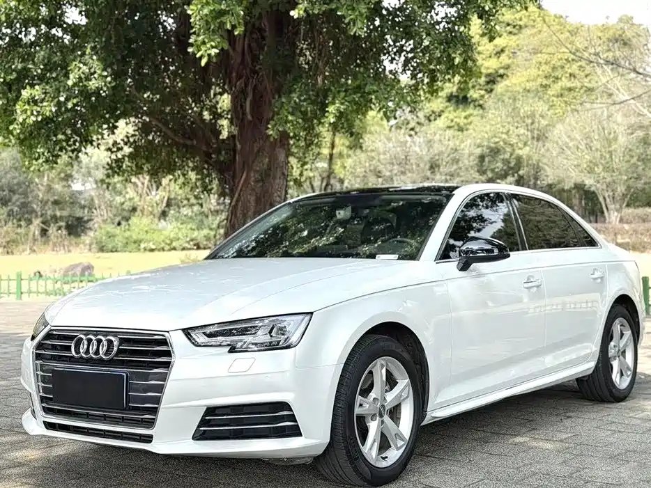 Audi A4L 2016