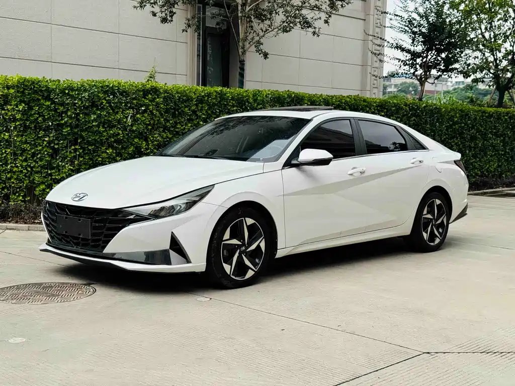 Hyundai Elantra 2022