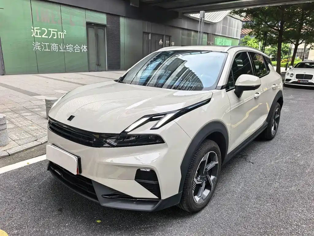 Lynk & Co 06 2025