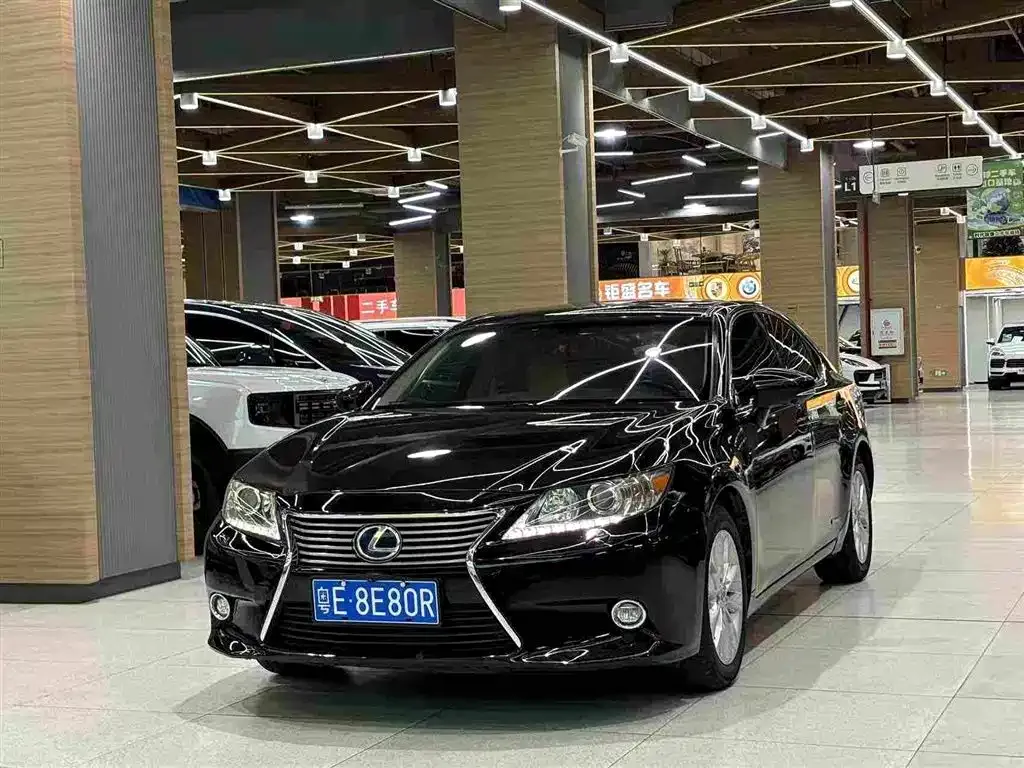 Lexus ES 2015 — фото 1 из 34