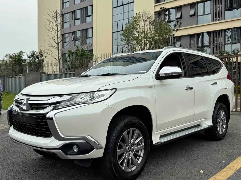 Mitsubishi Pajero Sport (Import) 2019