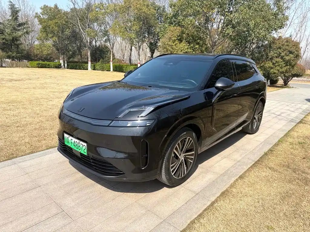 Lynk & Co 08 EM-P 2024