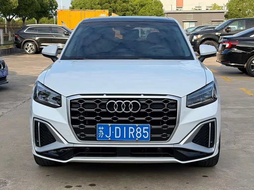 Audi Q2L 2023