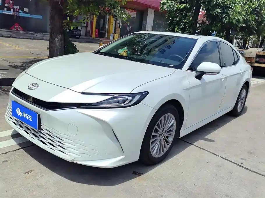 Toyota Camry 2025