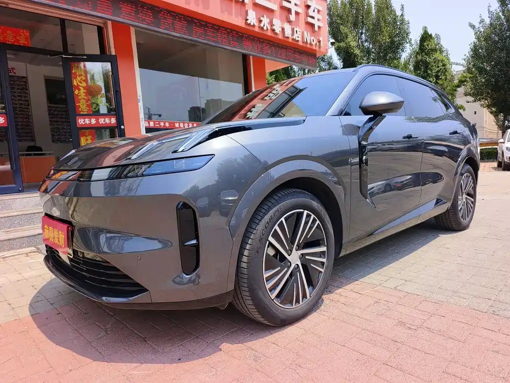 Lynk & Co 08 EM-P 2023