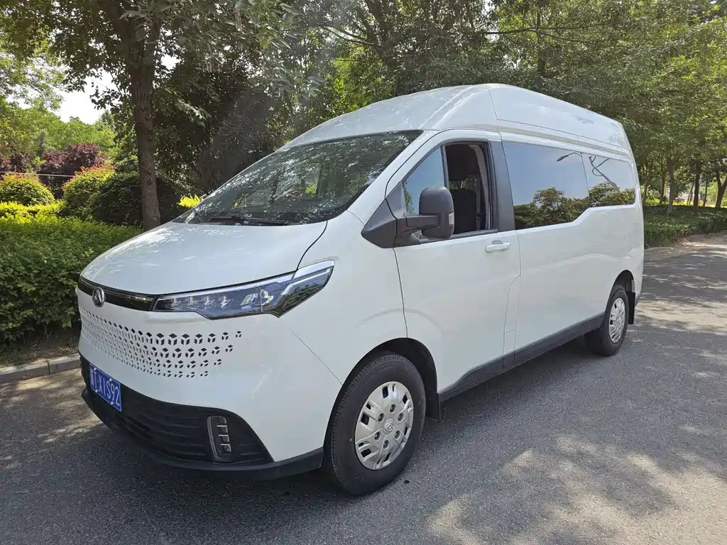 Maxus V70 2024