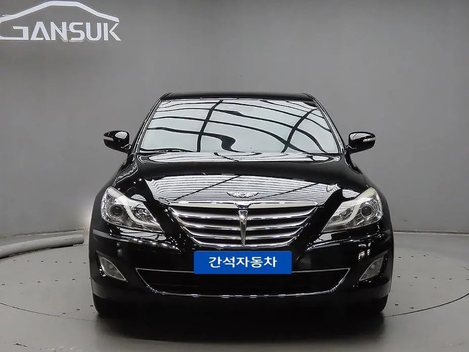 Hyundai Genesis 2012