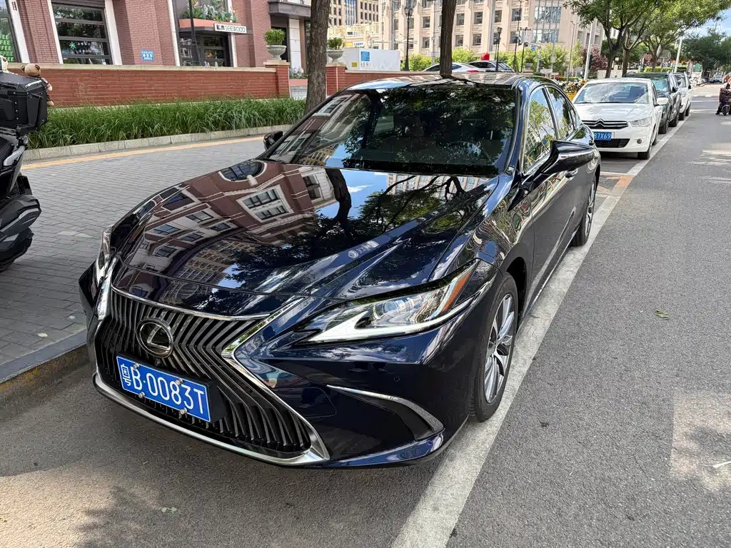 Lexus ES 2019