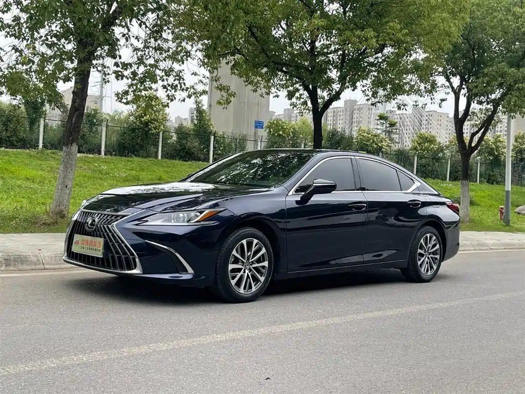 Lexus ES 2023