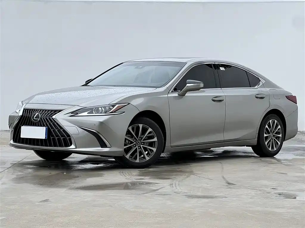 Lexus ES 2022